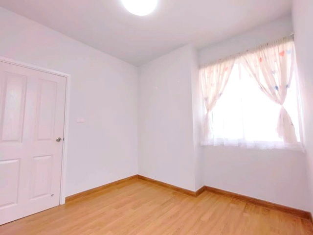 รูป วงแหวน ราชพฤกษ์ 340 วัดสามง่าม บางบัวทอง 2.1 กม. เช่าทาวน์โฮมหรู 2 ชั้น แปลงมุม 28 ตร.วา. 225 ตร.ม. พร้อมเฟอร์ เครื่องใช้ไฟฟ้า 3 นอน 2 น้ำ - รูปที่ 6/8