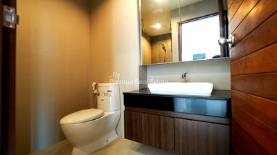 ขายคอนโด : 🛏️ 1 ห้องนอน - 🛁 1 ห้องน้ำ - 🏙️ Sea View - 🌏 ชื่อชาวต่างชาติ - 🏢 The Axis Pattaya - รหัส: AXIS42