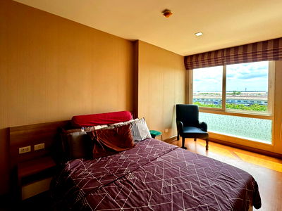 เช่าคอนโด สนามบินสุวรรณภูมิ : 🔥 ด่วน! ให้เช่า คอนโด Airlink Residence ✈️ ห้องใหญ่ 55 ตร.ม. 2 ห้องนอน 2 ห้องน้ำ ระเบียงกว้าง วิวสนามบิน ทิศใต้ ลมดี พร้อมเฟอร์ครบ เข้าอยู่ได้ทันที