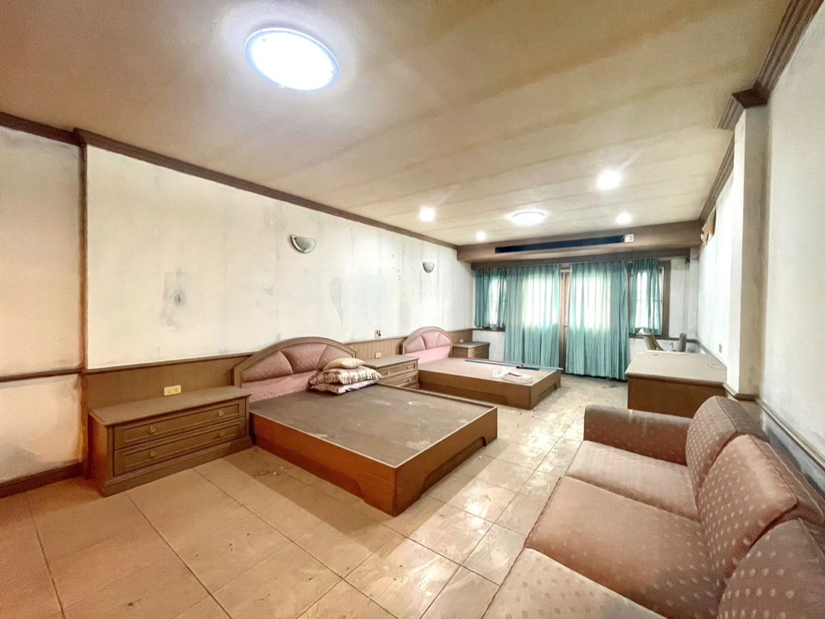 รูป อาคารพาณิชย์ 3 คูหา ทำเลดี เดินทางสะดวก ราคาคุ้มค่า สุขสวัสดิ์ 37/1 Line: bmmiu - รูปที่ 21/32