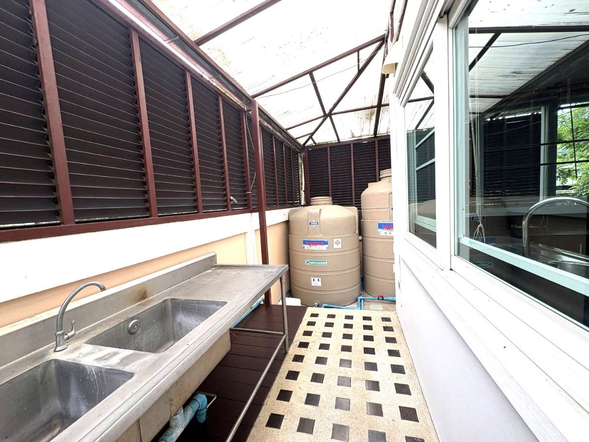 รูป ให้เช่า Pool Villa สองชั้น   มี 3 ห้องนอน 4 ห้องน้ำ 1 ห้องครัว จอดรถได้ 2 คัน  - รูปที่ 32/35