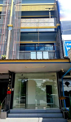 อาคารพาณิชย์ พรีเมี่ยม เอาท์เล็ท เชียงใหม่ : ตึกแถวติดถนนสายหลัก ใกล้ห้างแม็คโคร ขายถูกกว่าข้างเคียงแน่นอน