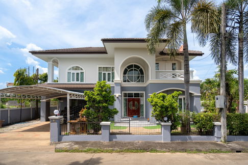 Two-story pool villa for sale  4 bedrooms, 3 bathrooms and 2 parkings.