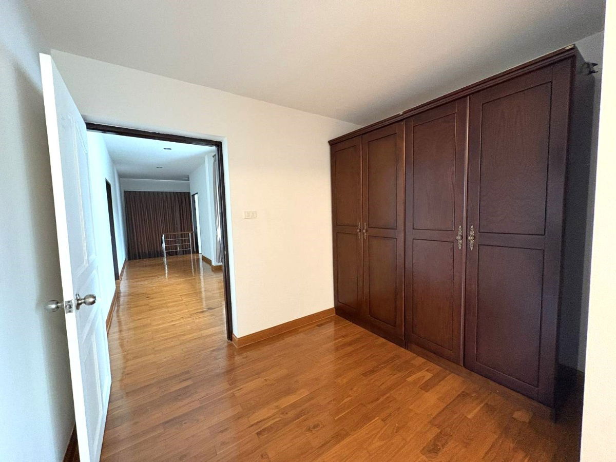 รูป ให้เช่า Pool Villa สองชั้น   มี 3 ห้องนอน 4 ห้องน้ำ 1 ห้องครัว จอดรถได้ 2 คัน  - รูปที่ 13/35