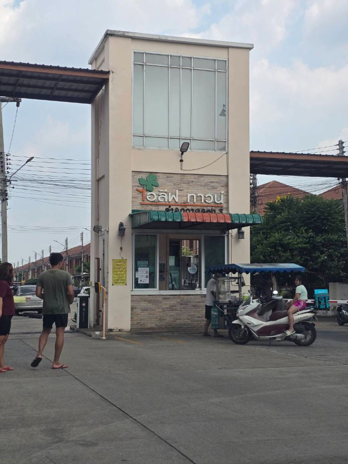 รูป ทาวน์โฮม แต่งใหม่ สวย พร้อมอยู่  หมู่บ้าน ไอลีฟทาวน์ ลำลูกกา คลอง 3 ลาดสวาย ลำลูกกา ปทุมธานี มีเฟอร์นิเจอร์ - รูปที่ 27/28