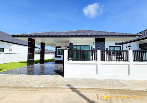 ขายบ้านเดี่ยวชั้นเดียว  3 ห้องนอน  2 ห้องน้ำ  1 ห้องครัว  2 ที่จอดรถ