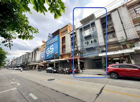 LTH13320 – Commercial for Rent | Rama 9 (Mengjai Intersection) | 308 sqm | 39K/Month | Near MRT Cultural Center 
