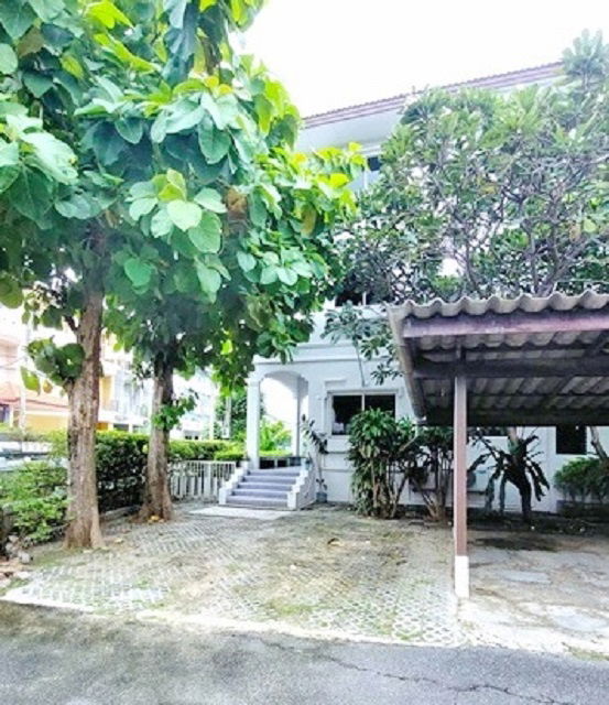 picture Parking for 4-5 cars half a rai of land MRT RamIntra40 3.7km. 3-story commercial building for rent f - 1/8