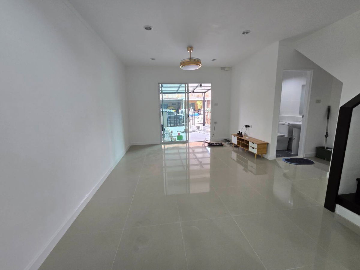 รูป ทาวน์โฮม แต่งใหม่ สวย พร้อมอยู่  หมู่บ้าน ไอลีฟทาวน์ ลำลูกกา คลอง 3 ลาดสวาย ลำลูกกา ปทุมธานี มีเฟอร์นิเจอร์ - รูปที่ 13/28