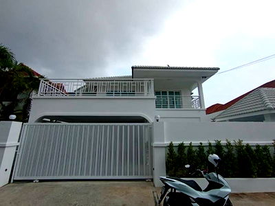 เช่าบ้านเดี่ยว บางละมุง ชลบุรี : ให้เช่า Raviporn Village 1 (รวิพร วิลเลจ 1)  4 ห้องนอน 3 ห้องน้ำ