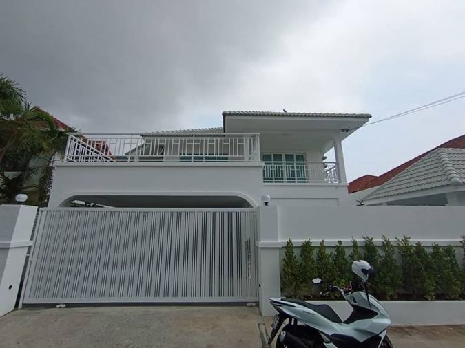 ให้เช่า Raviporn Village 1 (รวิพร วิลเลจ 1)  4 ห้องนอน 3 ห้องน้ำ