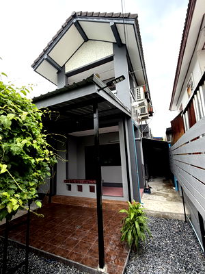 บ้านแฝด นิคมอุตสาหกรรมบางพลี : ขายบ้านแฝด รีโนเวทใหม่ พร้อมอยู่ หมู่บ้านวโรชา โครงการ 5