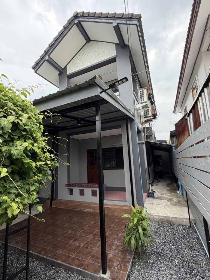 รูป ขายบ้านแฝด รีโนเวทใหม่ พร้อมอยู่ หมู่บ้านวโรชา โครงการ 5 - รูปที่ 1/14