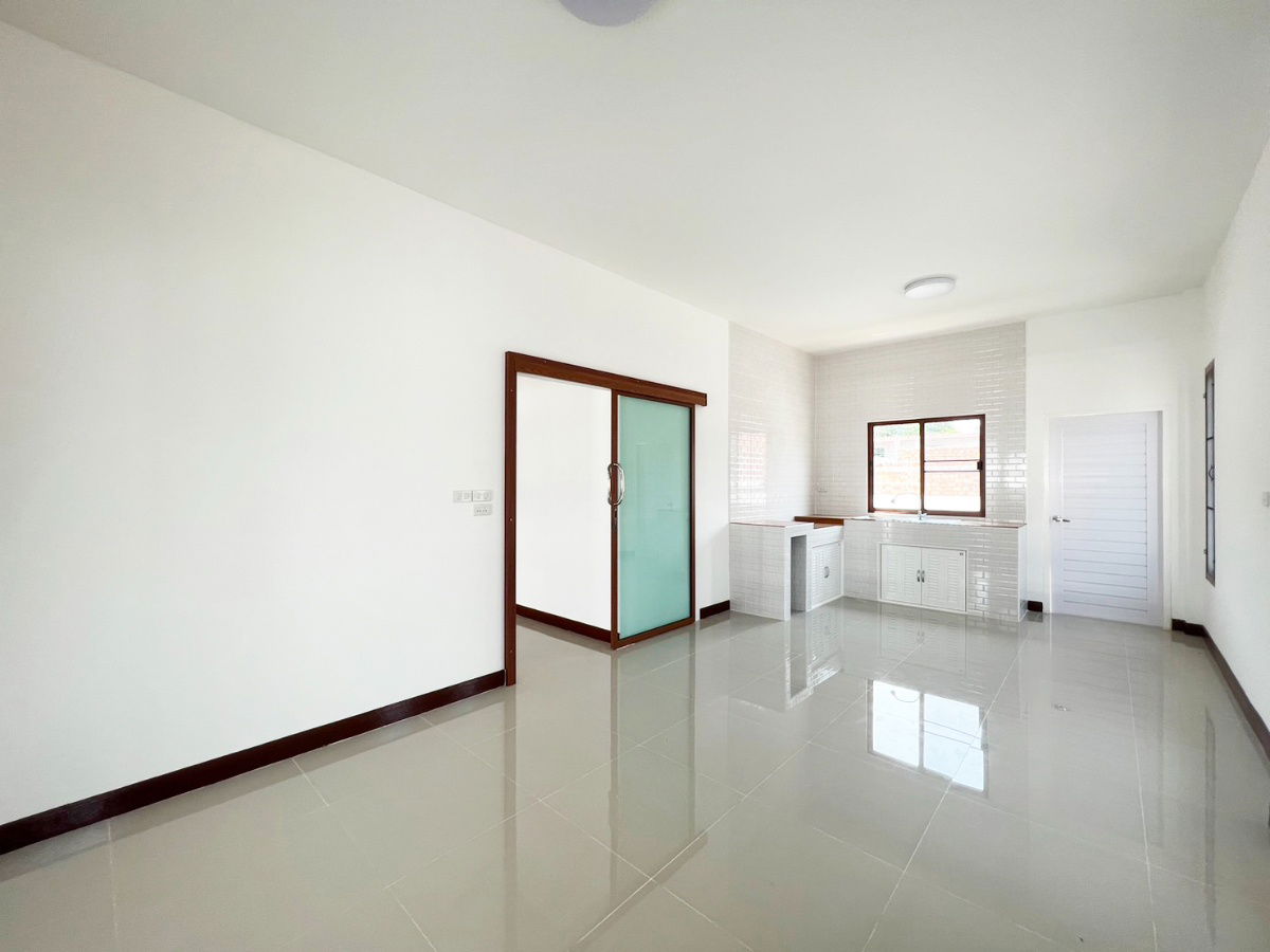 picture Single-storey detached house for sale 3 bedrooms 2 bathrooms and 1 parking. - 12/17