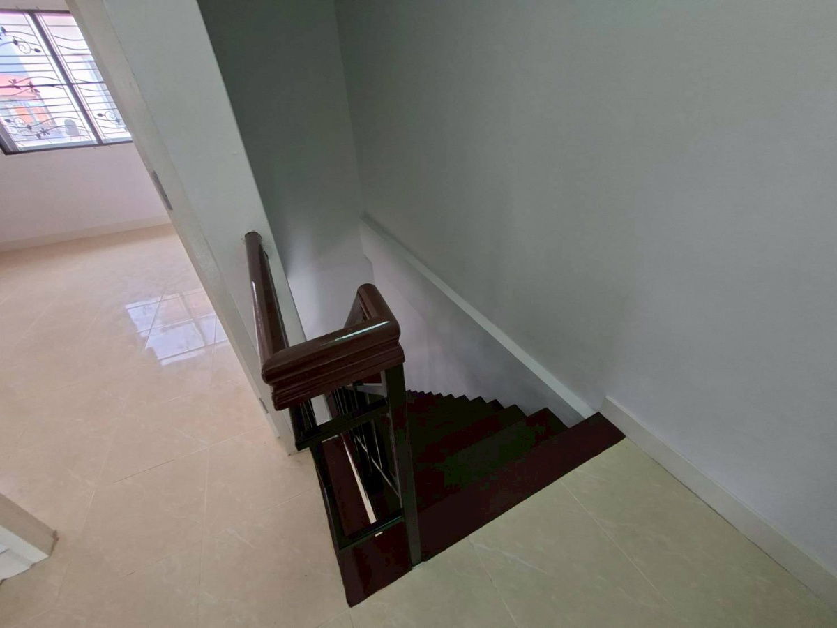 รูป ขายด่วนทาวน์เฮ้าส์ 2ชั้น บ้านมุม หมู่บ้านชายคลอง ซอยคิงคองบางบ่อ พร้อมอยู่ - รูปที่ 26/27