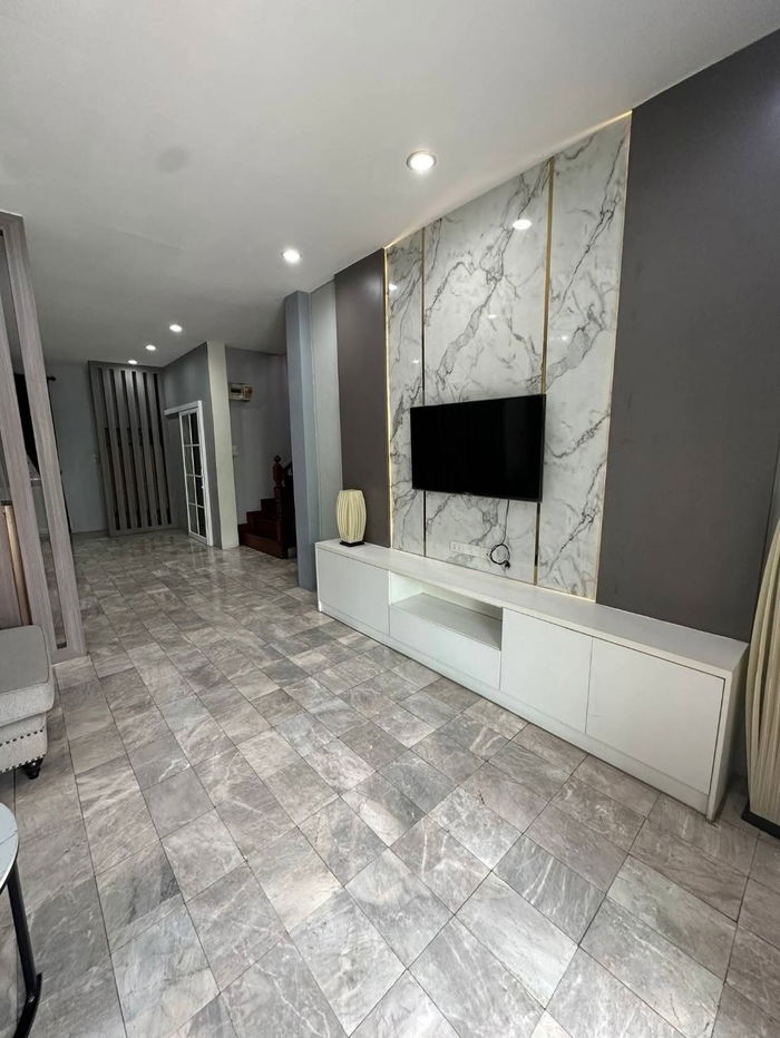 รูป H 917 ให้เช่า บ้านเดี่ยว 2 ชั้น ม.วิโรจน์วิลล์ บ้านกล้วย-ไทรน้อย บ้านสวยสภาพดี เฟอร์นิเจอร์ครบ ราคา 20,000 บาท - รูปที่ 7/17