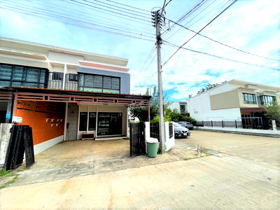 Townhouses for rent Muang Chiang Rai Chiang Rai : Townhouse  for  rent  with   3 bedrooms   and    2 toilets