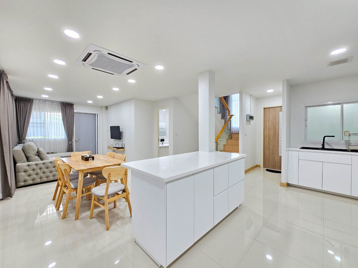 รูป ให้เช่าบ้านเดี่ยวสองชั้น   2 ห้องนอน 2 ห้องน้ำ 1 ห้องรับแขก 1 ห้องครัว   2  ที่จอดดรถ - รูปที่ 16/36