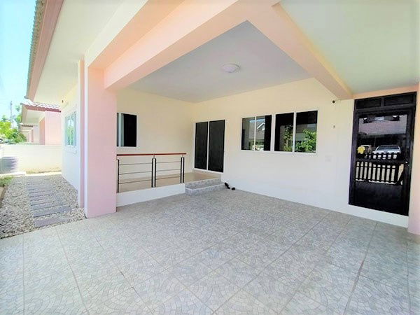 picture A house for rent with 3 bedrooms,3 toilets and 1 kitchen. - 2/15