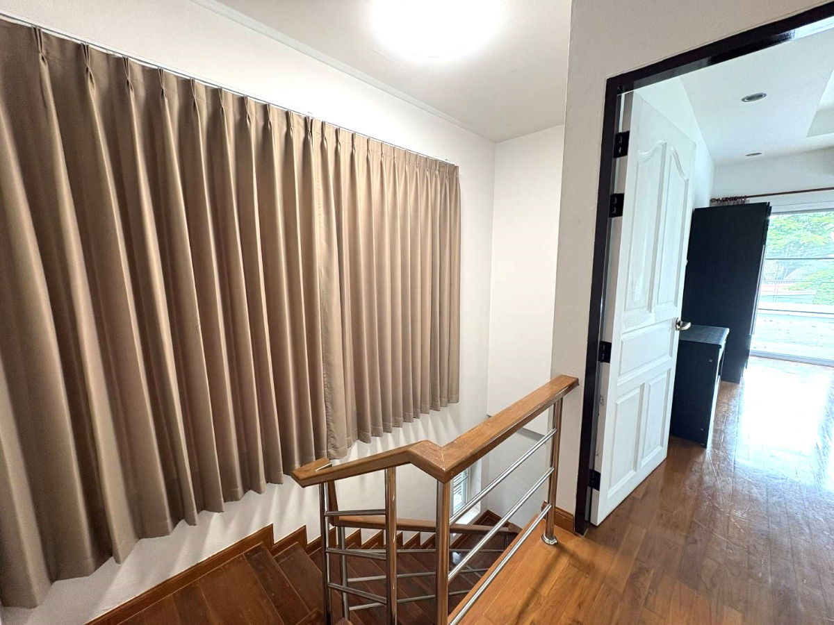 รูป ให้เช่า Pool Villa สองชั้น   มี 3 ห้องนอน 4 ห้องน้ำ 1 ห้องครัว จอดรถได้ 2 คัน  - รูปที่ 7/35