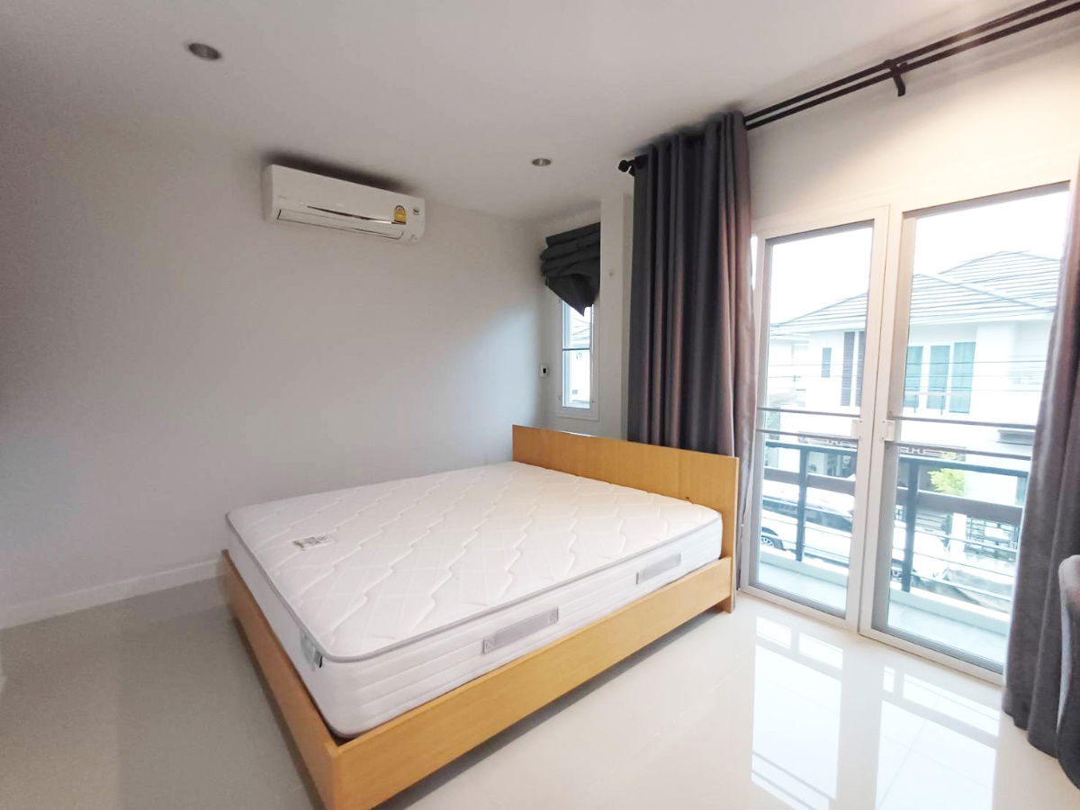 picture Two storey house for rent with 3 bedrooms,3 toilets and 1 kitchen.  - 7/20