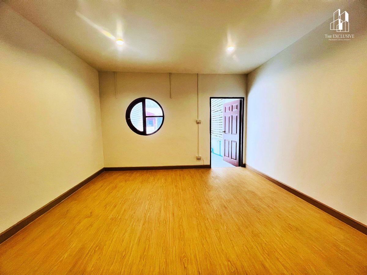 รูป ขายทาวน์เฮ้าส์ หมู่บ้านบัวทอง 4 ราคาถูก รีโนเวทใหม่ พร้อมเข้าอยู่ - รูปที่ 2/11