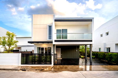 บ้านเดี่ยว มาลิน พลาซ่า เชียงใหม่ : ขายบ้านพร้อมผู้เช่า สภาพใหม่ หมู่บ้านปาล์มวิว-โชตนา เชียงใหม่ พร้อมเฟอร์ฯ ครบ T.0946511456