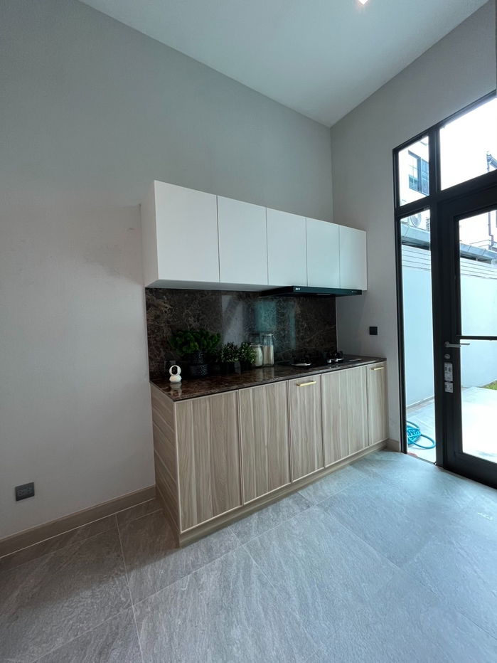 picture Two-story detached house for sale  3 bedrooms 2 bathrooms and 3 parkings. - 12/36