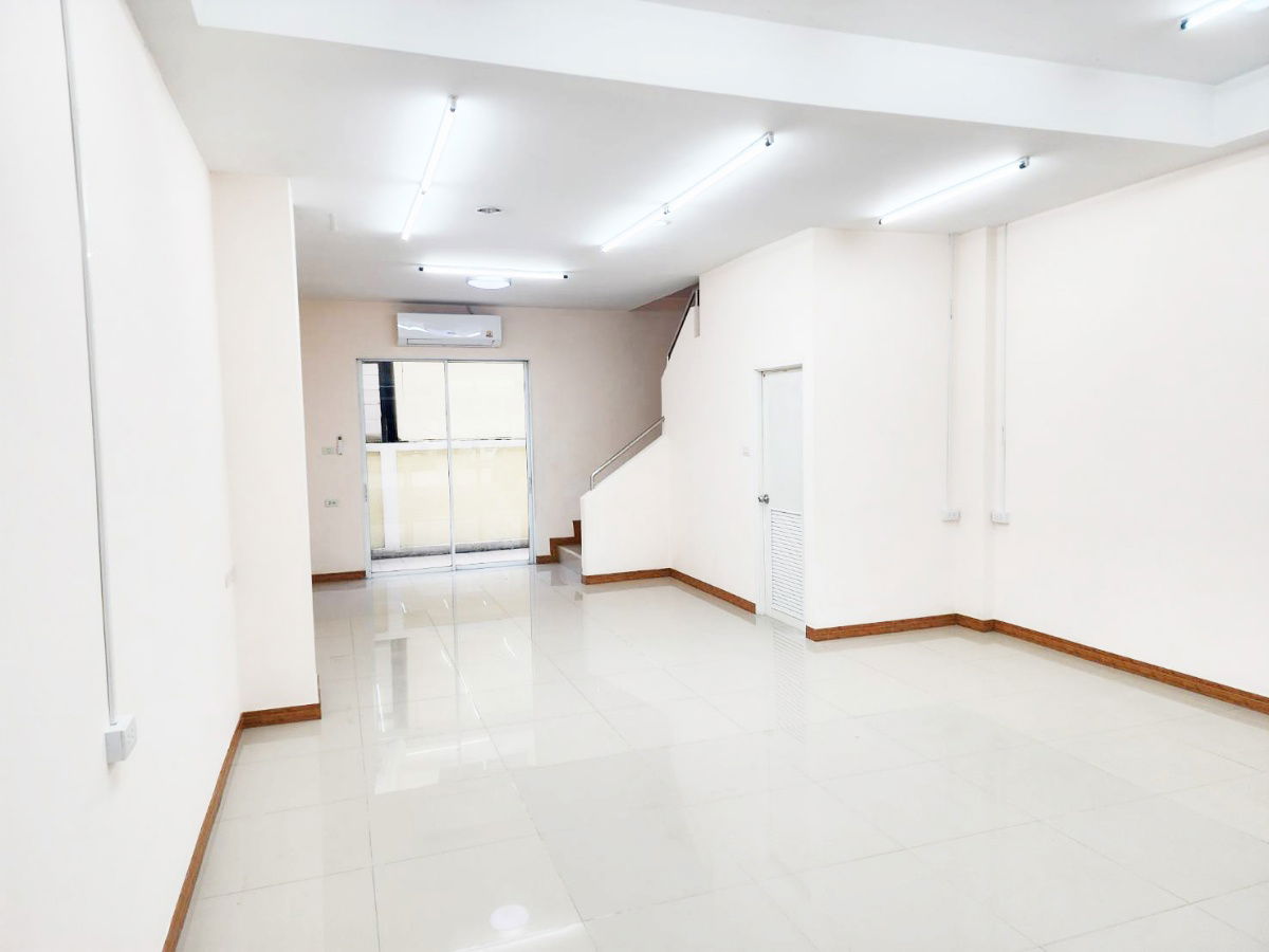 picture Shophouse for rent  Lumlukka Klong 4 Pathum Thani. near Lad Sawai market, Great location.  - 5/12