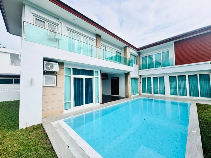 ลด 2 ล้านบาท!! บ้านติดทะเลพัทยา 2 ชั้น 5 ห้องนอน 6 ห้องน้ำ + สระว่ายน้ำ บนเนื้อที่ 140 ตรว. พร้อมอยู่