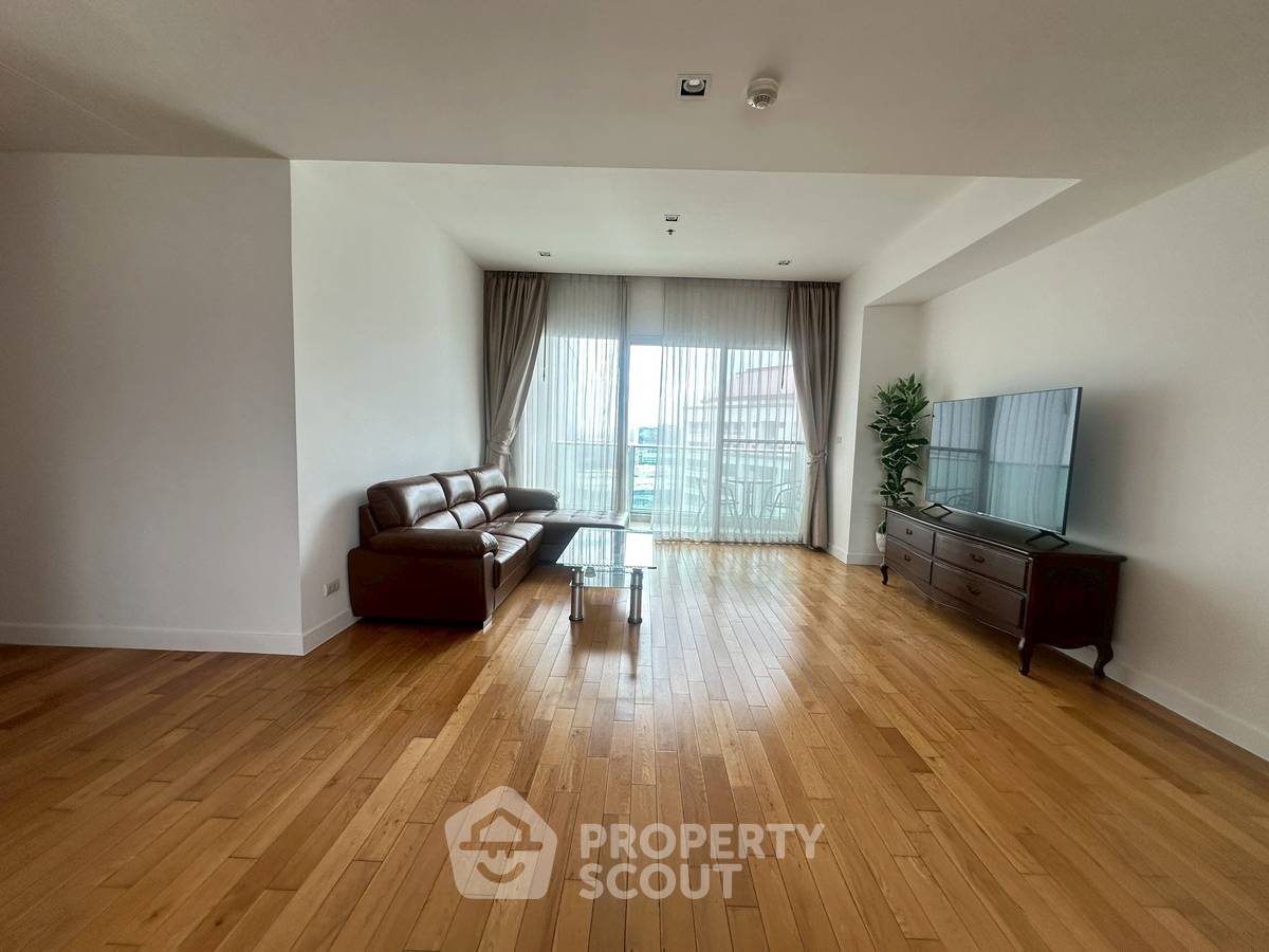 รูป คอนโด 3-ห้องนอน ที่ มิลเลนเนียม เรสซิเด้นส์ แอท สุขุมวิท คอนโดมิเนียม ใกล้ BTS พร้อมพงษ์ (ID 2339652) - รูปที่ 1/4