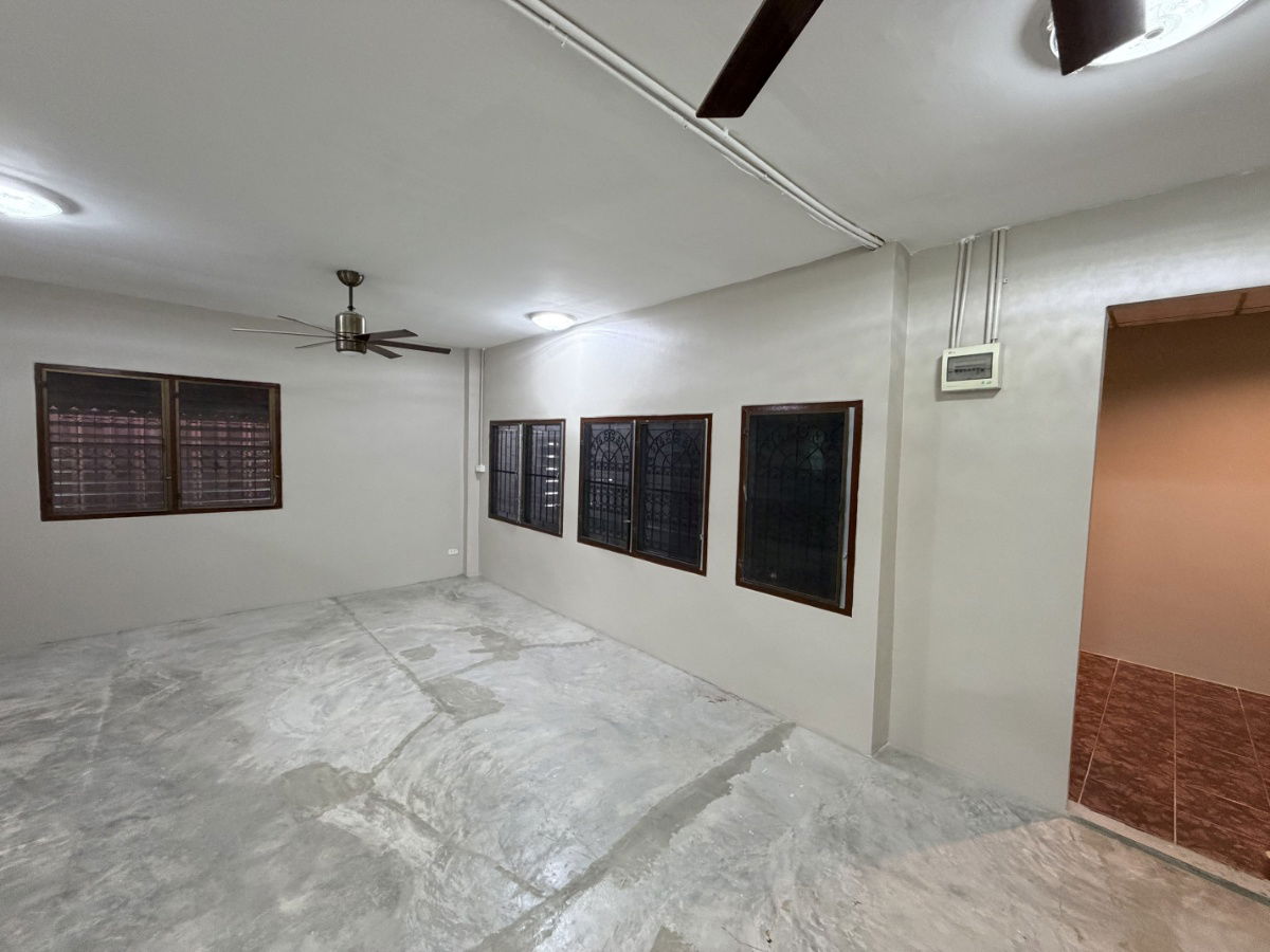 รูป ขายบ้านแฝด รีโนเวทใหม่ พร้อมอยู่ หมู่บ้านวโรชา โครงการ 5 - รูปที่ 10/14