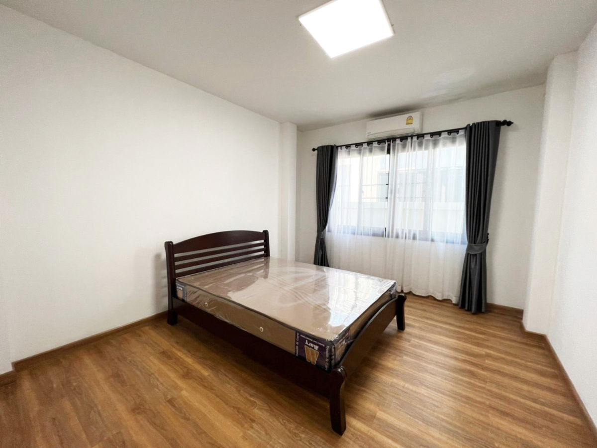 picture A house for rent with 3 bedrooms,2 toilets and 1 kitchen. - 10/13