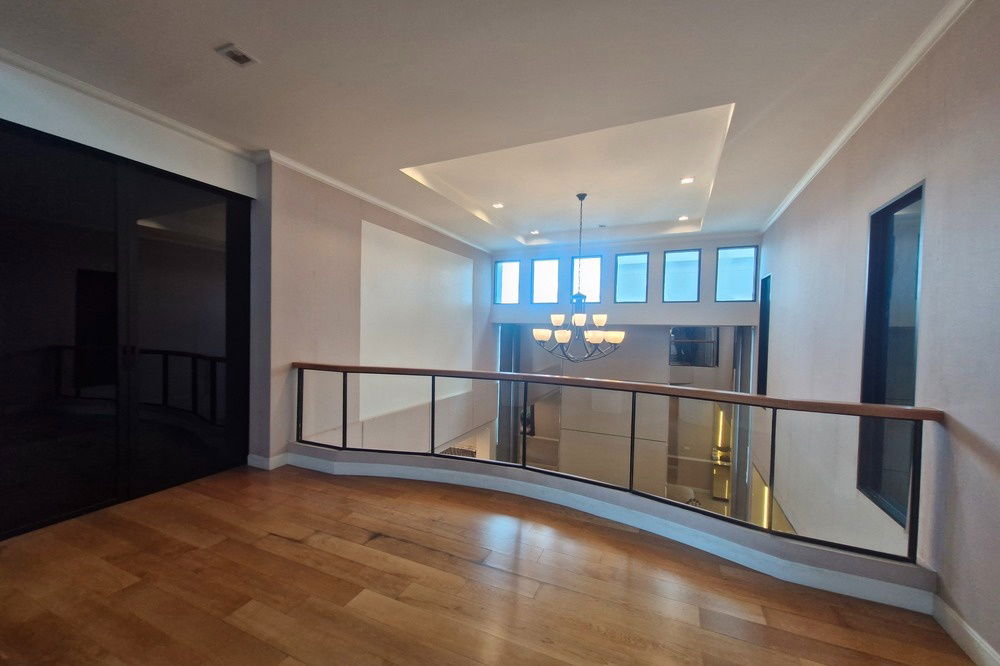 รูป ขาย บ้านเดี่ยว !! 4 ที่จอดรถ, 3 ชั้น !!🔥 Code C20250900040....Supalai Essence Ladprao, 4 ห้องนอน, 6 ห้องน้ำ 1 ห้องแม่บ้าน, แต่งครบ, ราคาพิเศษ!!📣📣 - รูปที่ 12/20