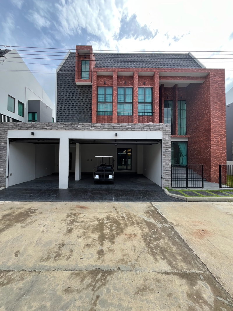 ขายบ้านเดี่ยว : ขายบ้านเดี่ยวสองชั้น 4 ห้องนอน 5 ห้องน้ำ 1 ห้องครัว 3 ที่จอดรถ