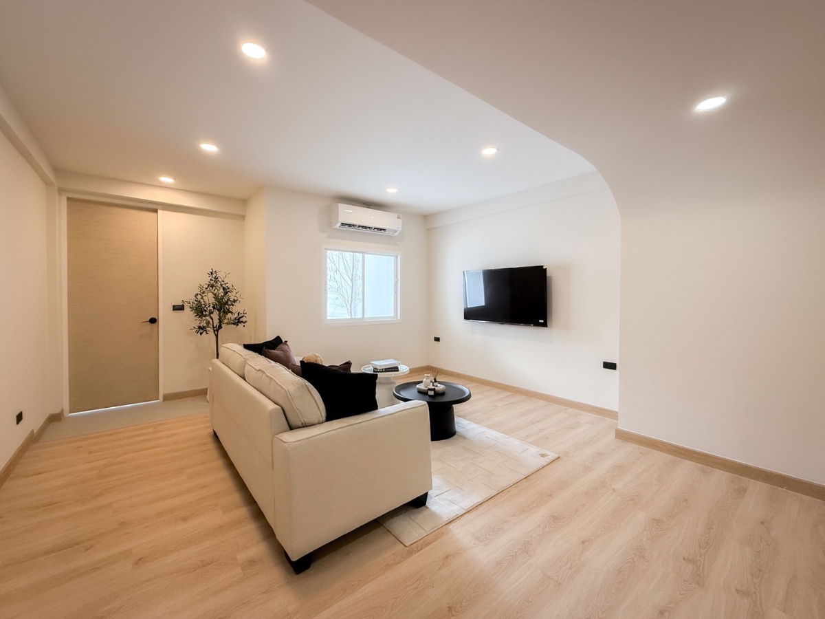 รูป ขายทาวน์เฮ้าส์สองชั้น   3 ห้องนอน  3 ห้องน้ำ  1 ห้องครัว  2 ที่จอดรถ - รูปที่ 4/26