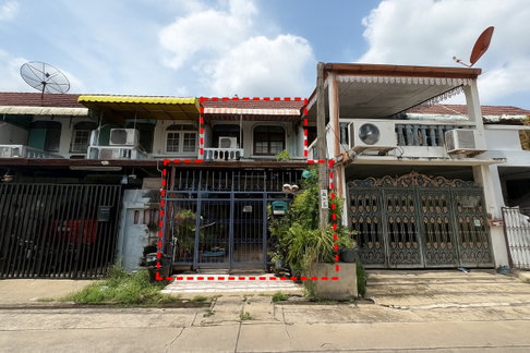 Townhouse for Sale – Chin Khét – Ngamwongwan 47 “Rare Opportunity – Don’t Miss Out! Affordable home in a prime location with tenant in place.