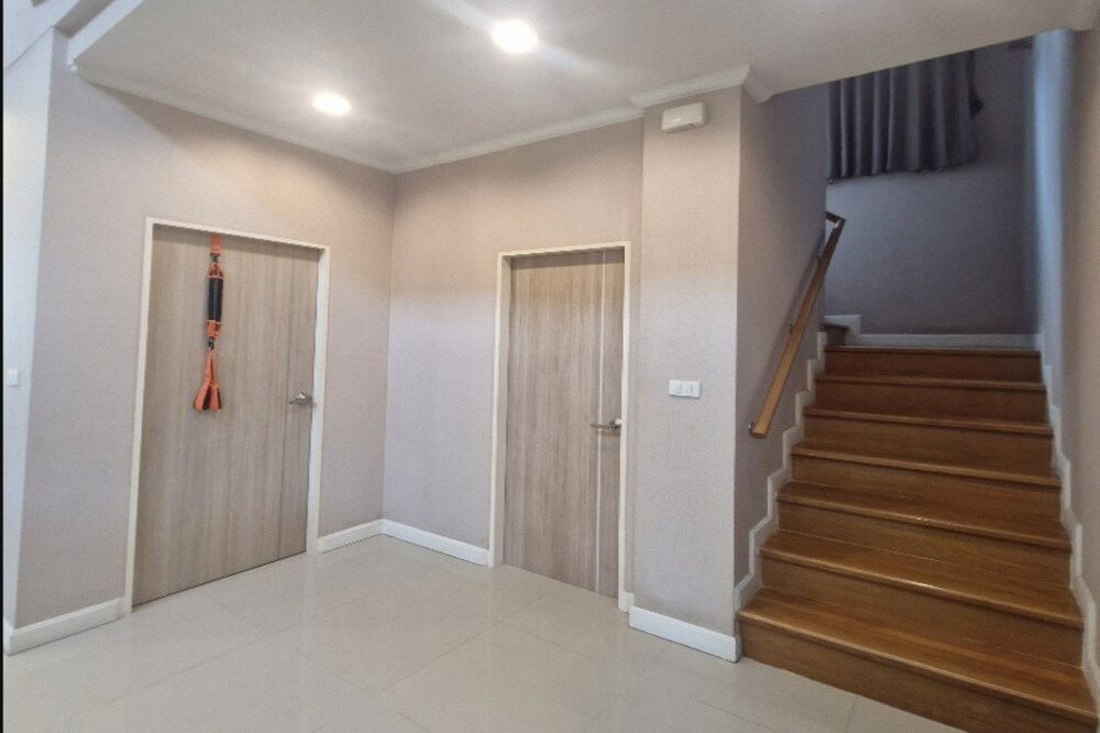 รูป ขาย บ้านเดี่ยว !! 4 ที่จอดรถ, 3 ชั้น !!🔥 Code C20250900040....Supalai Essence Ladprao, 4 ห้องนอน, 6 ห้องน้ำ 1 ห้องแม่บ้าน, แต่งครบ, ราคาพิเศษ!!📣📣 - รูปที่ 11/20