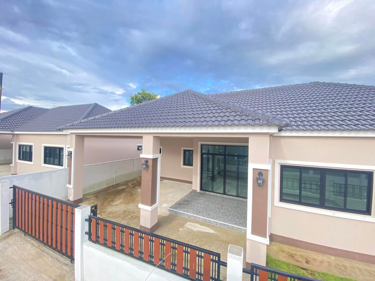 รูป ขายบ้านเดี่ยวชั้นเดียว 3 ห้องนอน 2 ห้องน้ำ   1  ห้องครัว 2  ที่จอดรถ - รูปที่ 1/9