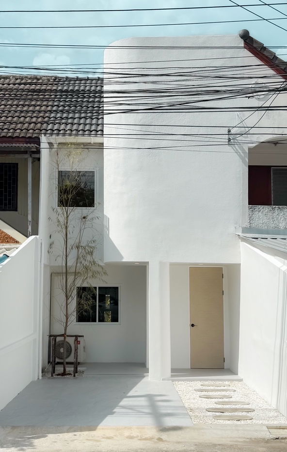 รูป ขายทาวน์เฮ้าส์สองชั้น   3 ห้องนอน  3 ห้องน้ำ  1 ห้องครัว  2 ที่จอดรถ - รูปที่ 1/26