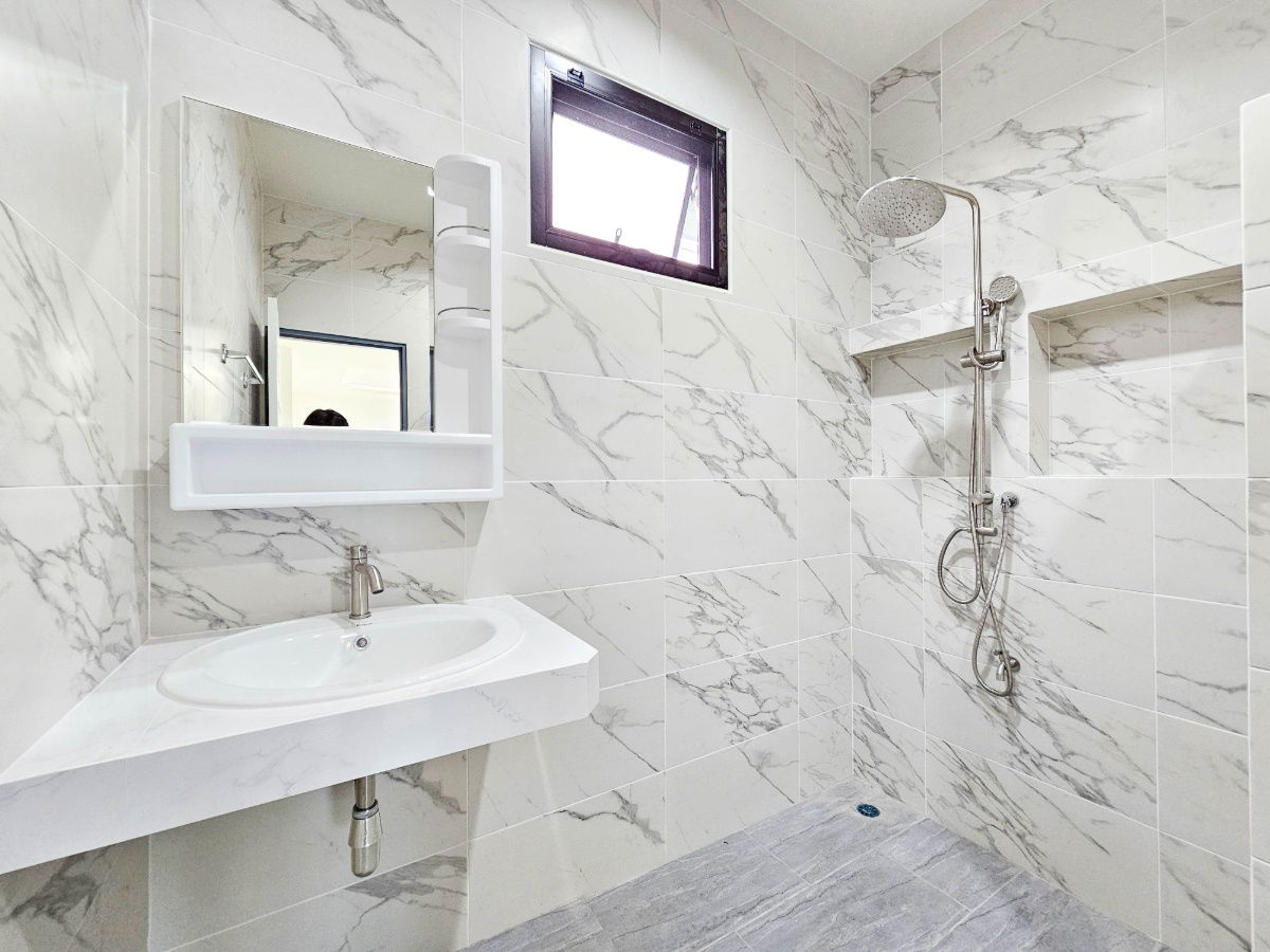 รูป ขาย บ้านเดี่ยวสองชั้น   4 ห้องนอน  4 ห้องน้ำ  1 ห้องครัว  2 ที่จอดรถ - รูปที่ 17/40