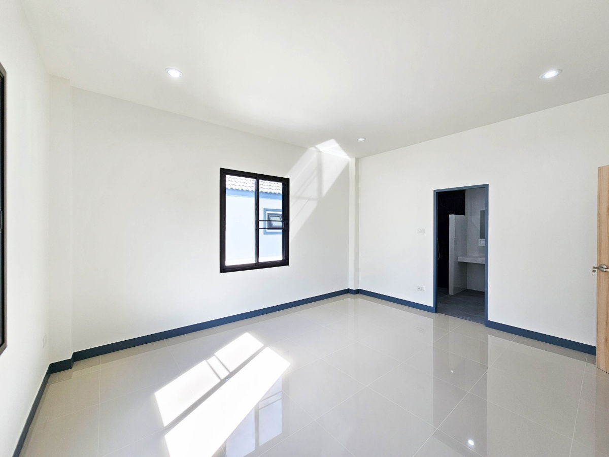 รูป ขาย บ้านเดี่ยวสองชั้น   4 ห้องนอน  4 ห้องน้ำ  1 ห้องครัว  2 ที่จอดรถ - รูปที่ 25/40