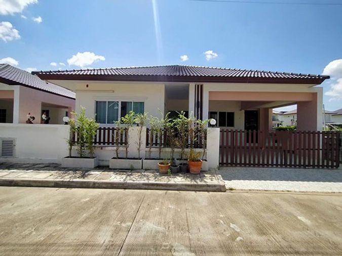 ให้เช่าบ้านเดี่ยวชั้นเดียว     3 ห้องนอน 3  ห้องน้ำ  1 ห้องครัว  1  ห้องรับแขก 