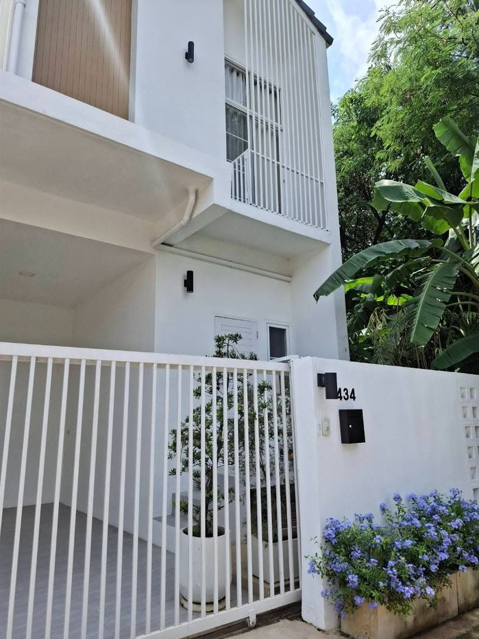 รูป ขายพร้อมผุ้เช่า บ้านเดี่ยวนอกโครงการ 2 ชั้น สไตล์ Minimal Nordic พร้อมเฟอร์นิเจอร์ + เครื่องใช้ไฟฟ้าครบ ใกล้ 89 พลาซ่า เชียงใหม่T.0946511456 - รูปที่ 3/20