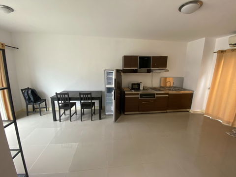 or rent : Rest Town by Phairojkijja  12,500 / month .  Line ID : 2424yusuke 
