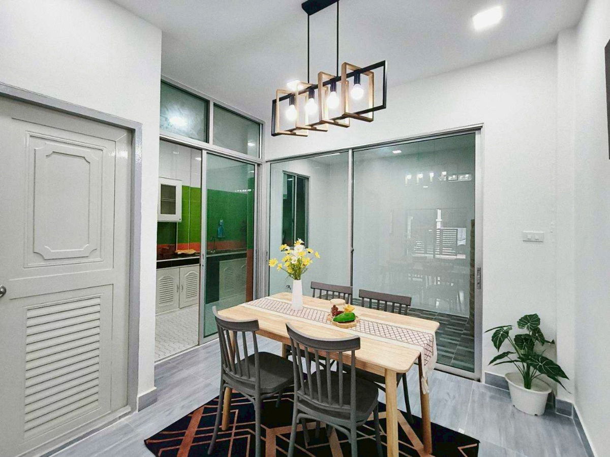 รูป  ทาวน์เฮ้าส์ รีโนเวทใหม่ ทำเลดี ใกล้รถไฟฟ้า RK Office Park Ramindra - Ramkhumhang หมู่บ้าน อาร์เค ออฟฟิศ พาร์ค รามอินทรา - รามคำแหง - รูปที่ 11/21