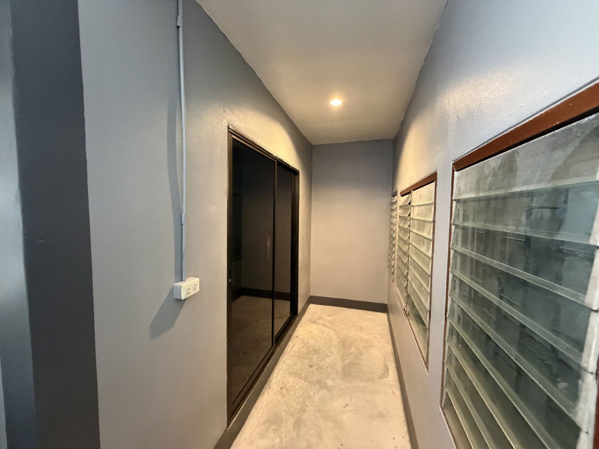 รูป ขายบ้านแฝด รีโนเวทใหม่ พร้อมอยู่ หมู่บ้านวโรชา โครงการ 5 - รูปที่ 9/14