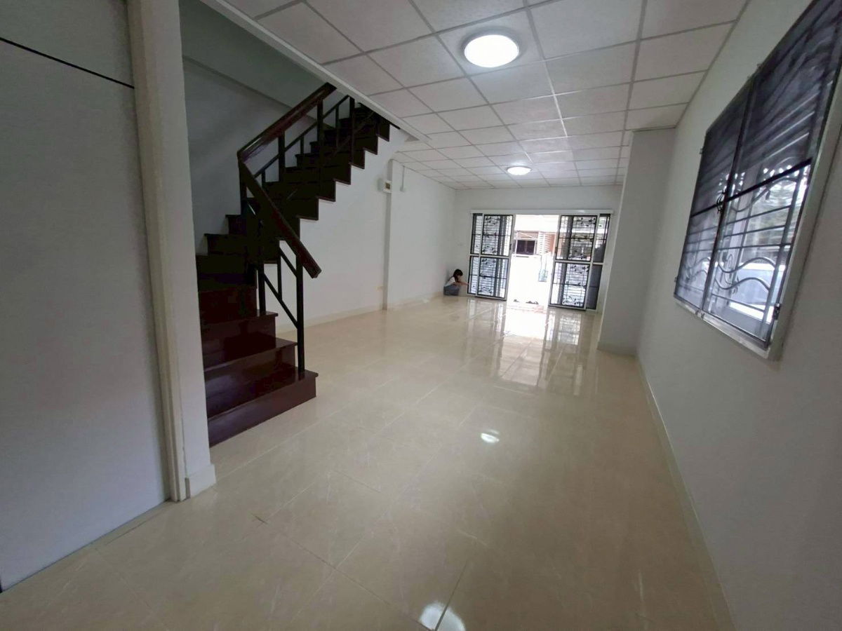 รูป ขายด่วนทาวน์เฮ้าส์ 2ชั้น บ้านมุม หมู่บ้านชายคลอง ซอยคิงคองบางบ่อ พร้อมอยู่ - รูปที่ 10/27