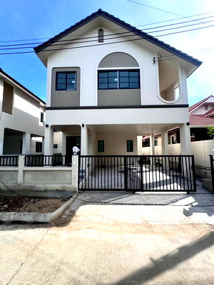 บ้านเดี่ยว พรีเมี่ยม เอาท์เล็ท เชียงใหม่ : ขาย บ้านเดี่ยวสองชั้น  มี  4 ห้องนอน  5 ห้องน้ำ  1 ห้องครัว  2 ที่จอดรถ