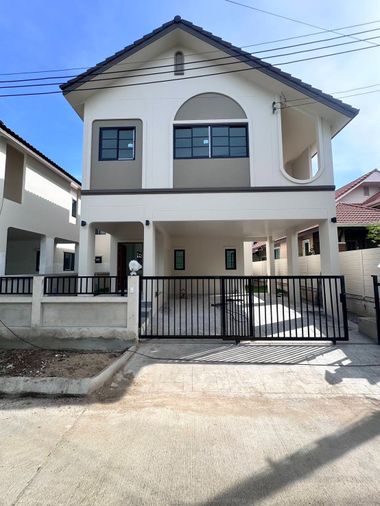 ขาย บ้านเดี่ยวสองชั้น  มี  4 ห้องนอน  5 ห้องน้ำ  1 ห้องครัว  2 ที่จอดรถ